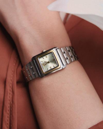 ساعة نسائية من امزوري بلون فضي