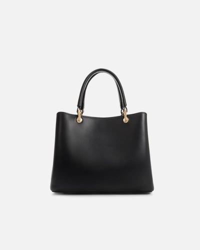 شنطة نسائيه بتصميم كلاسيك بلون أسود