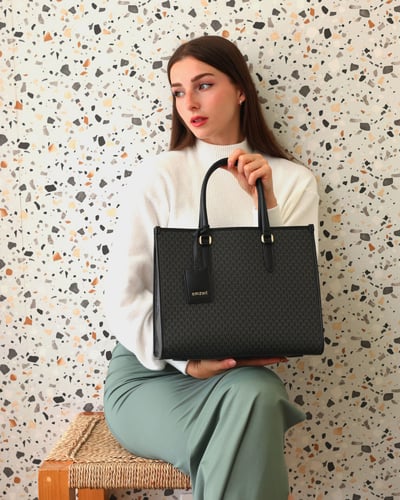 شنطة نسائيه من الجلد بلون أسود