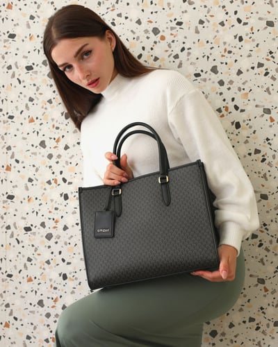 شنطة نسائيه من الجلد بلون أسود