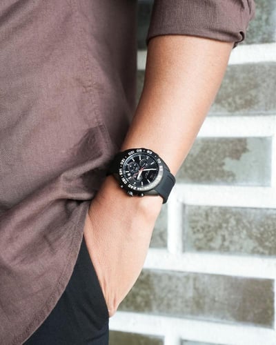 ساعة رجالية من امزوري بلون أسود