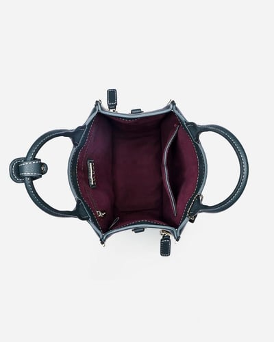 شنطة نسائية أنيقة بلون أخضر من امزوري