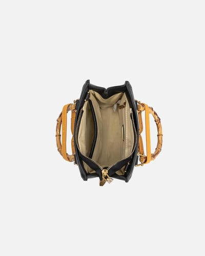 شنطة نسائية مميزة بلون أسود من امزوري