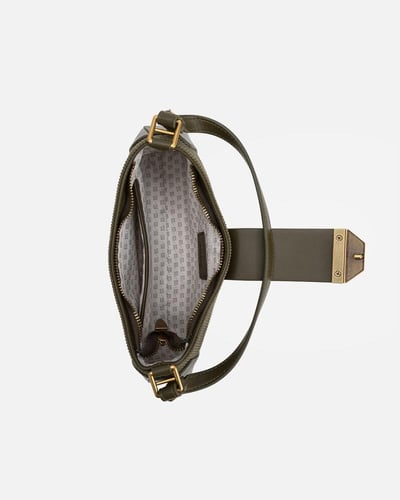 شنطة نسائية مميزة بلون أخضر من امزوري