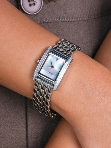 ساعة نسائية من امزوري بلون فضي