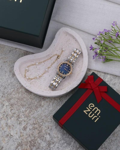 طقم هدايا نسائي بتصميم أنيق بلون ذهبي