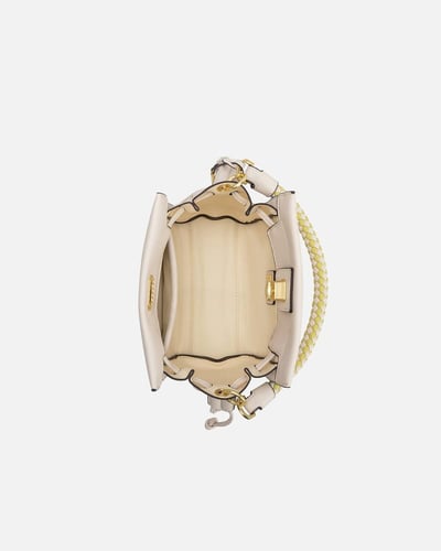 شنطة نسائية مميزة بلون بيج من امزوري