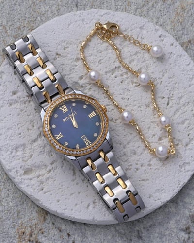 طقم هدايا نسائي بتصميم أنيق بلون ذهبي