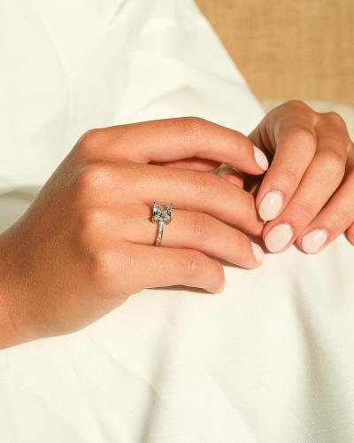 خاتم نسائي فضي جذاب من ايمزوري