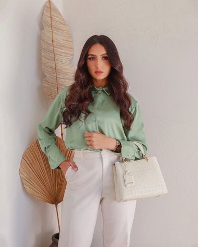 شنطة نسائيه بتصميم كلاسيك بلون أبيض