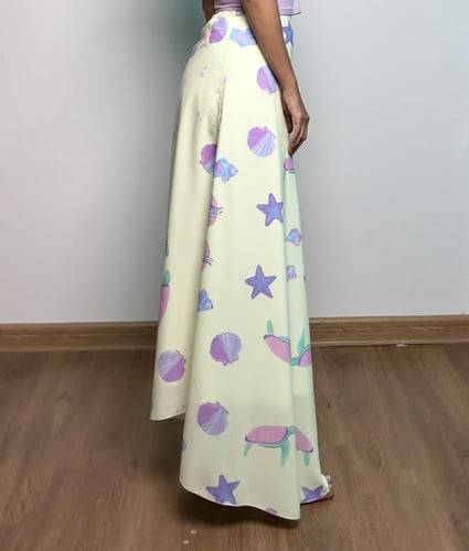 Skirt Shell and sunlight