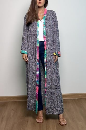 Black and white abaya