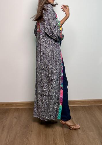 Black and white abaya