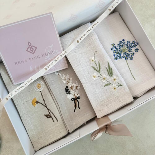 بوكس هدايا مميّز مكون من 4مفارش صواني او اكثر