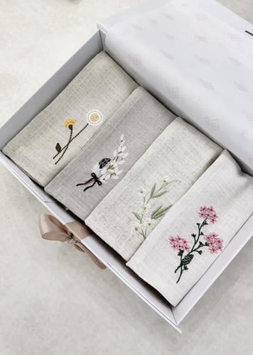 بوكس هدايا مميّز مكون من 4مفارش صواني او اكثر