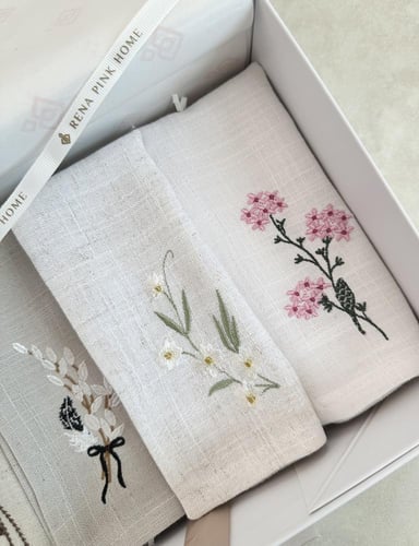 بوكس هدايا مميّز مكون من 4مفارش صواني او اكثر