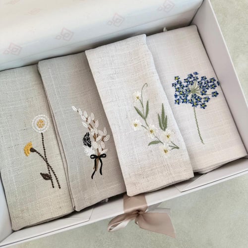 بوكس هدايا مميّز مكون من 4مفارش صواني او اكثر