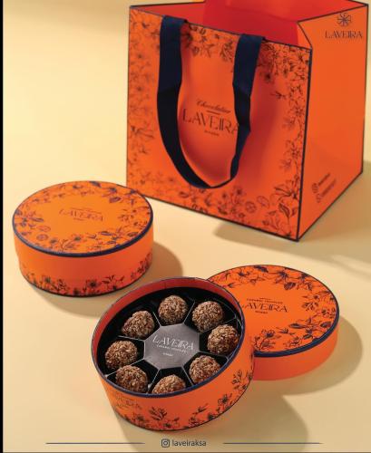 شوكلت لافيرا ترفل محشي كراميل ومغطى بقطع اللوز