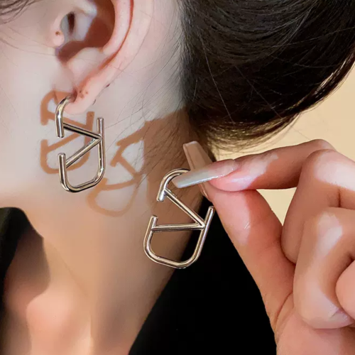 حلق فالنتينو وسط