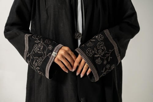 عباية لينن بتطريز ورد