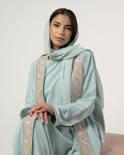 عباية كلوش بتطريز ورد