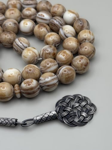 سبحة بكلايت | حليبي مموج مع طرابزونة فضة