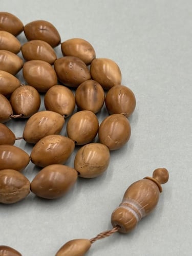 سبحة خشب الكوك | صنوبري فاتح