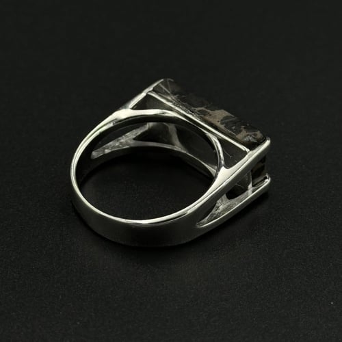 توروس | خاتم ملكي مستطيل فضه عيار 925 - أسود معرق