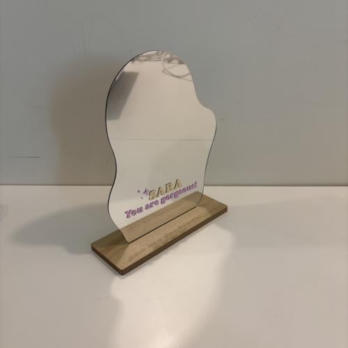 مرايا pretty girl بالاسم