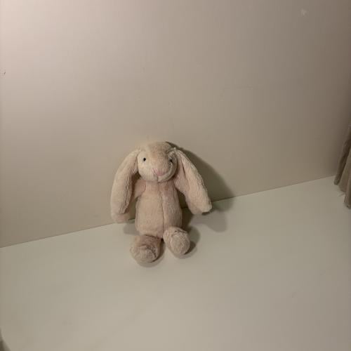 ارنوب بالاسم اللون البيج 20cm