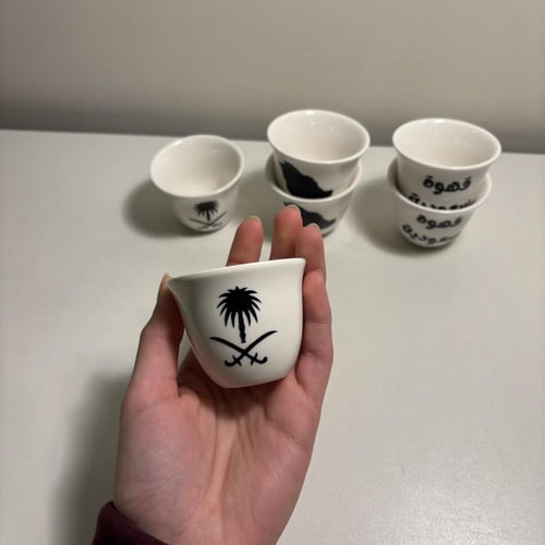 6 فناجين بتصميم سعودي