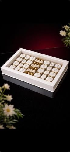 The Royal Box contains 33 pieces. The box contains...