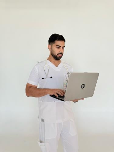 سكراب رجالي أبيض -white men's scrub