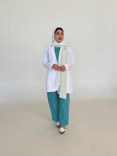 طرحه مكس لون تفاحيي مع لون اف وايت