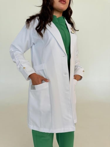 لابكوت نسائي كلاسك - Classic women's Lab coat