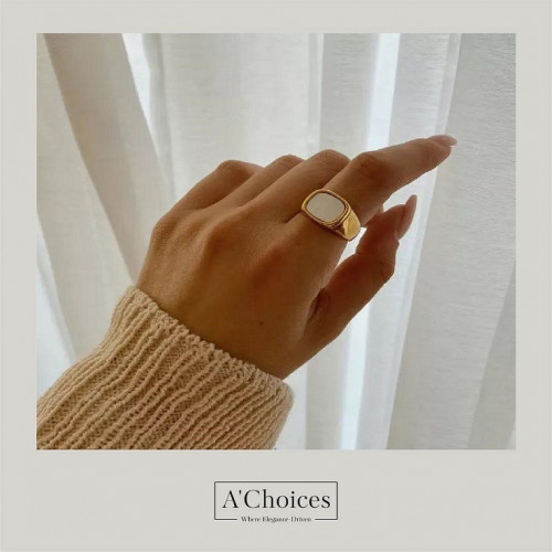 خاتم مطلي بالذهب 18 بتصميم صدفي مميز