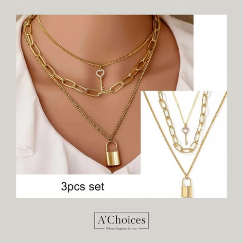 سلسله بثلاث طبقات باللون الذهبي بتصميم قفل ومفتاح