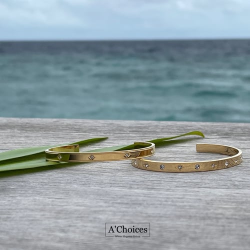 اسورة مصنوع من الستانلس ستيل المطلي بالذهب عيار 18...