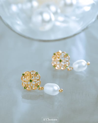 حلق لولو مصنوعة يدوياً من الفضة والنحاس المطلي بال...