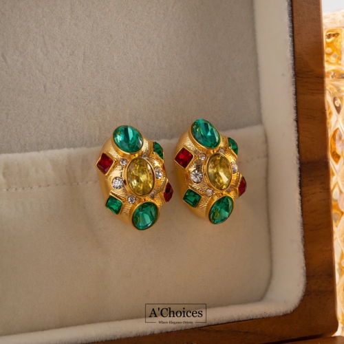 حلق اذن بتصميم كلاسيك مطلية بالذهب عيار 18 مع الأح...