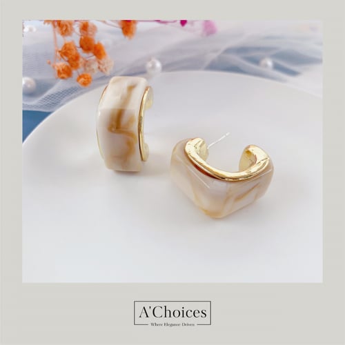 اقراط مطلية بالذهب مصنوعة من الريزن المموج بألوان...