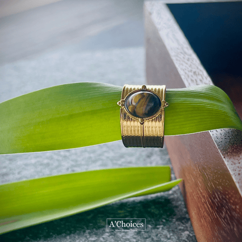 خاتم عريض مطلي بالذهب مع حجر عسلي بلونين ذهبي وفضي...