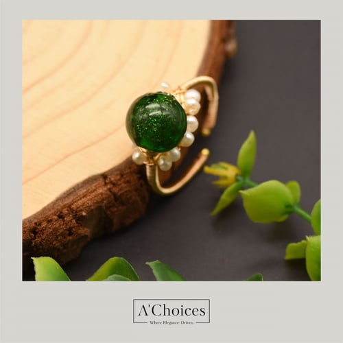 خاتم لولو مطلي بالذهب مع الكريستال الأخضر
