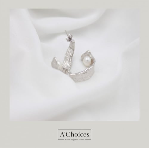 اقراط مميزة مصنوعة من الفضة عيار 925 مع لؤلؤ