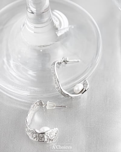 اقراط مميزة مصنوعة من الفضة عيار 925 مع لؤلؤ