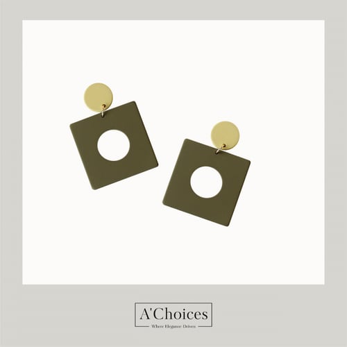 اقراط مصنوعة من الإكريليك الملون بعدة أشكال مختلفة