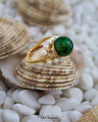 خاتم لولو مطلي بالذهب مع الكريستال الأخضر