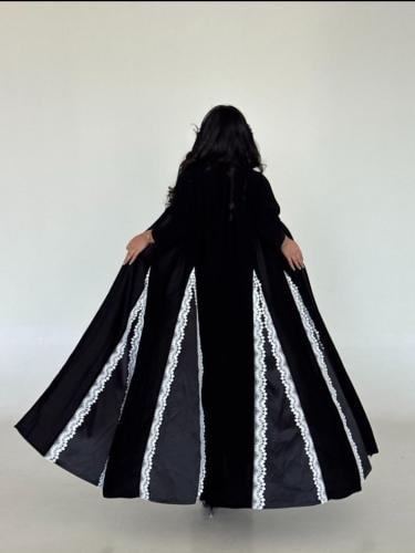 عباية كريب ملكي مع جوانب دانتيل ابيض-متجر مميزة
