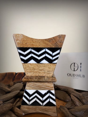 مبخرة عربية خشب صغيرة مع نقش أبيض وأسود