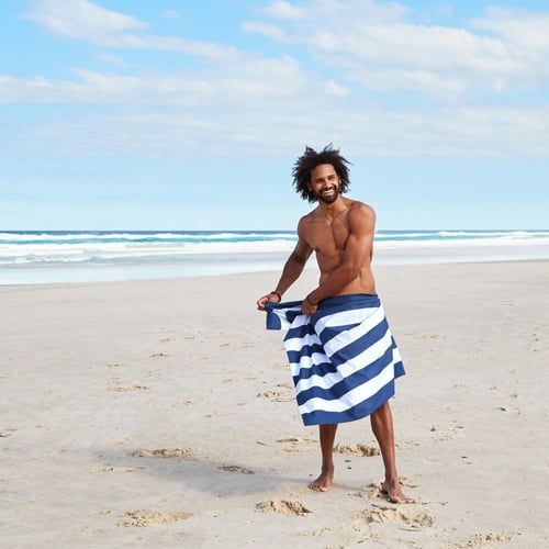 منشفة بحر سريعة الجفاف - أزرق غامق مخطط - مقاس كبي...